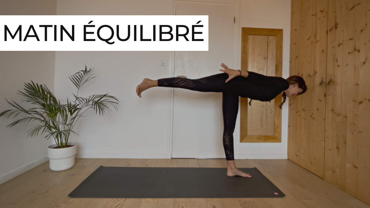 Marie guidant une séance de yoga du matin intitulée "Matin équilibré".