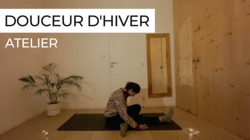 Marie guidant un atelier de yoga yin intitulé "Douceur d’hiver".