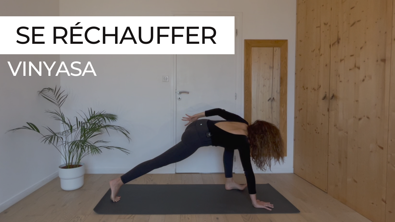 Marie guidant une séance de vinyasa intitulée "Se réchauffer".