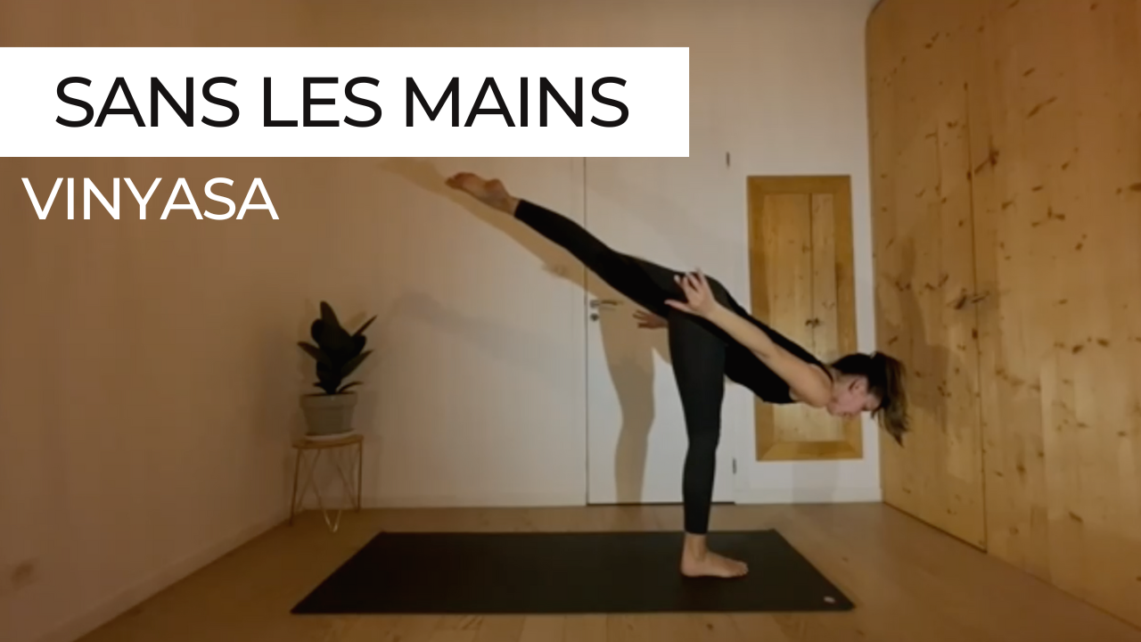 Marie guidant une séance de vinyasa intitulée "Sans les mains".