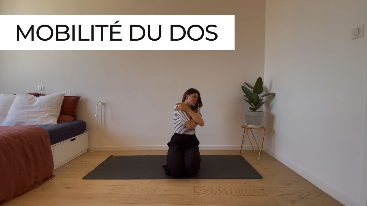 Marie pratiquant une séance de yoga intitulée "Mobilité du dos".