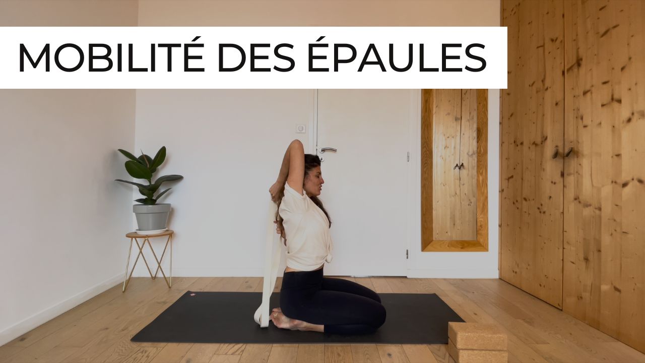 Marie pratiquant une séance de yoga du matin intitulée "Mobilité des épaules".