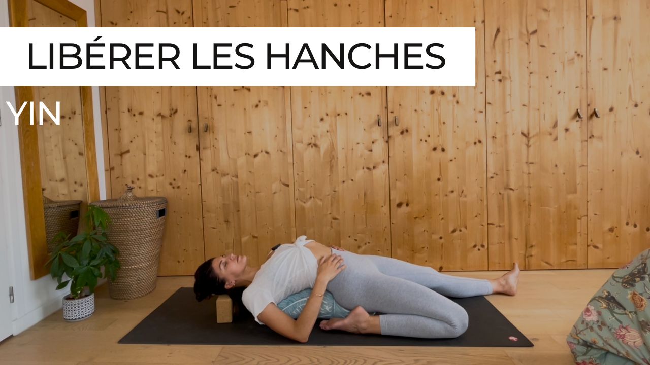 Marie en posture de pont soutenu lors d'une séance de Yin Yoga intitulée "Libérer les hanches".