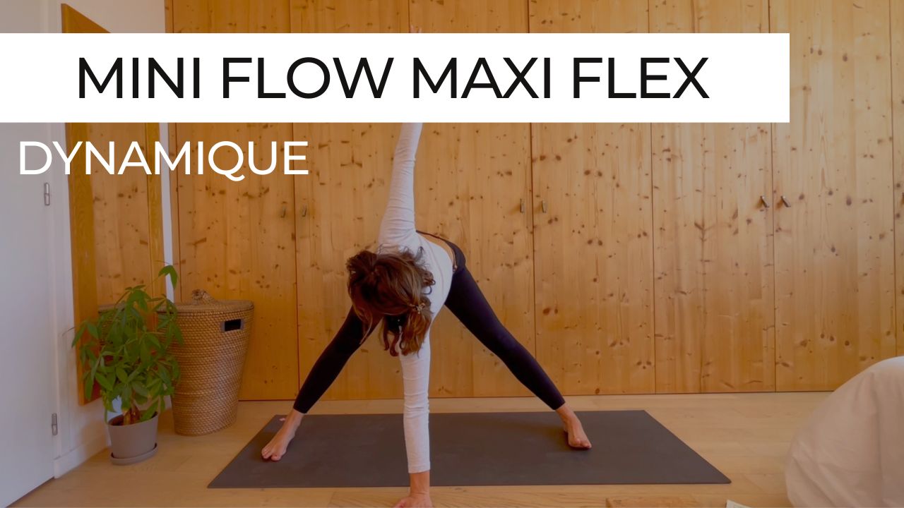 Marie en posture d’étirement dans la séance 'Mini Flow, Maxi Flex'. Une pratique courte pour retrouver de la souplesse et relâcher les tensions.