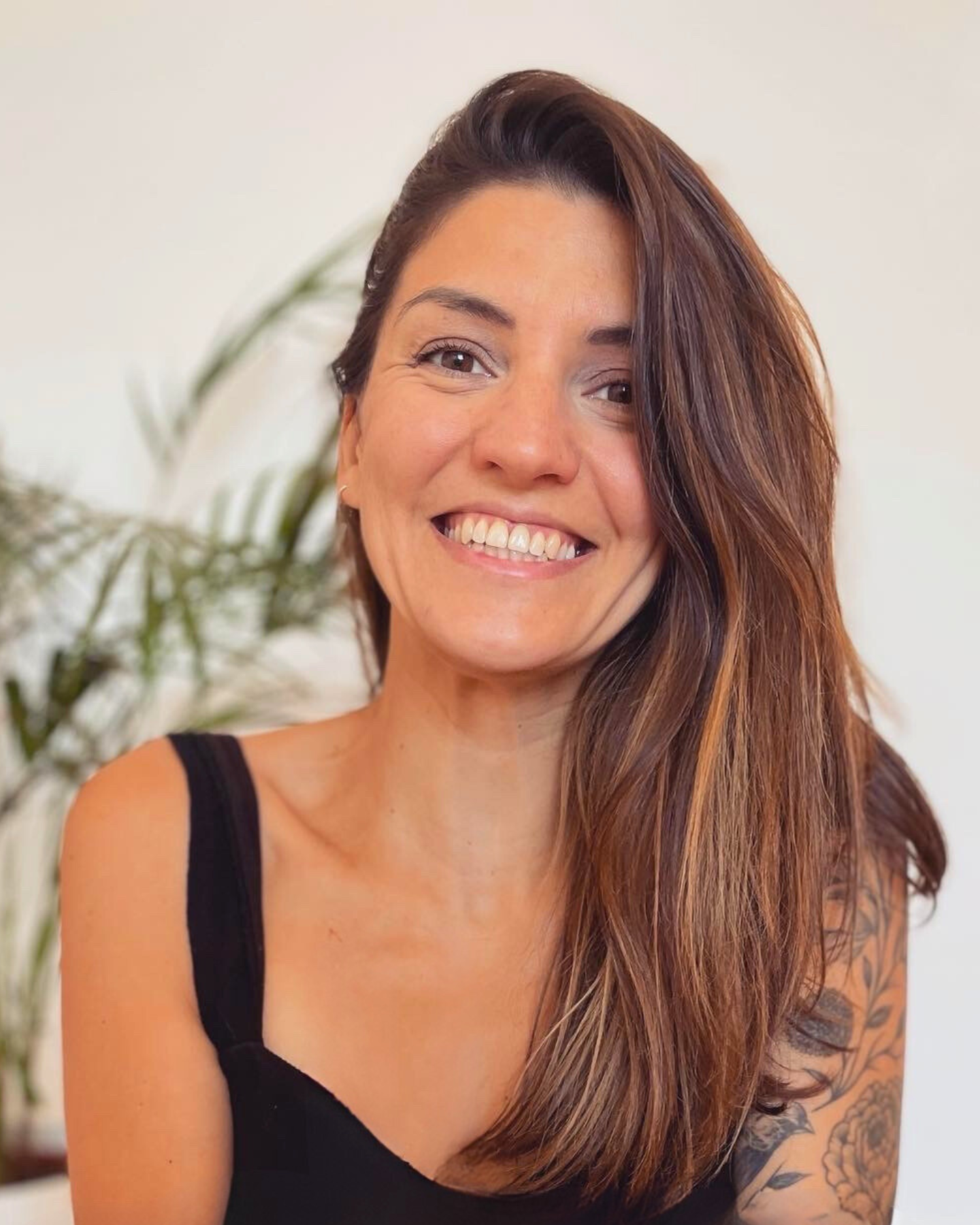 Marie Fayard – Professeure de yoga & formatrice Portrait de Marie Fayard, professeure de yoga souriante et bienveillante