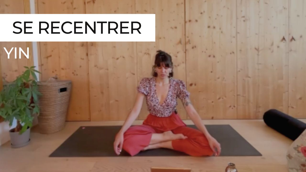 Femme en posture de yin yoga, moment de calme et de recentrage