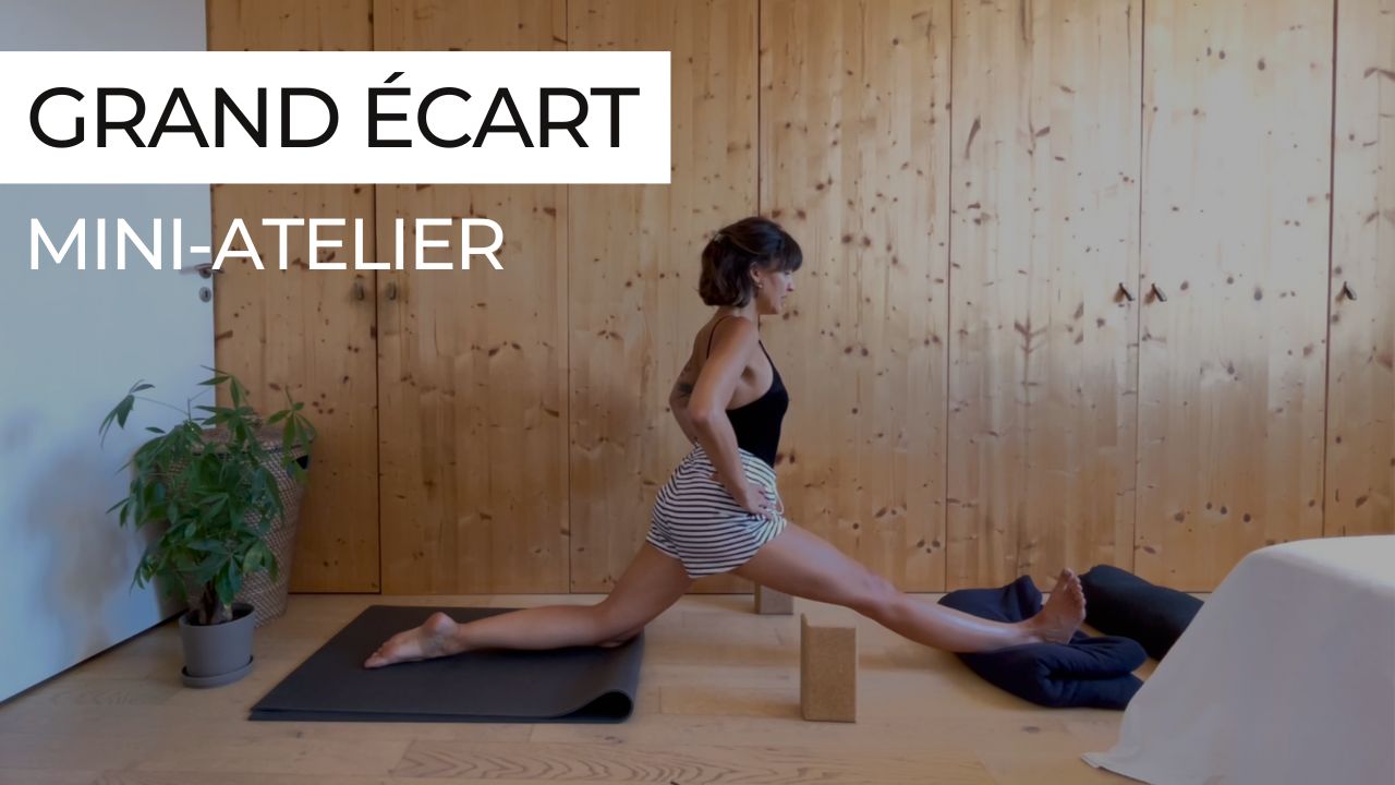 Posture de hanumanasana (grand écart) en yoga, explorée pas à pas