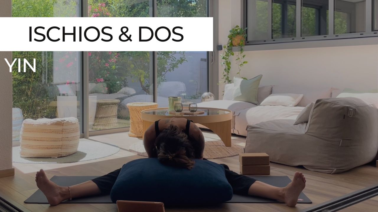 Posture de yin yoga allongée ou assise, axée sur l’arrière des jambes et le relâchement du dos