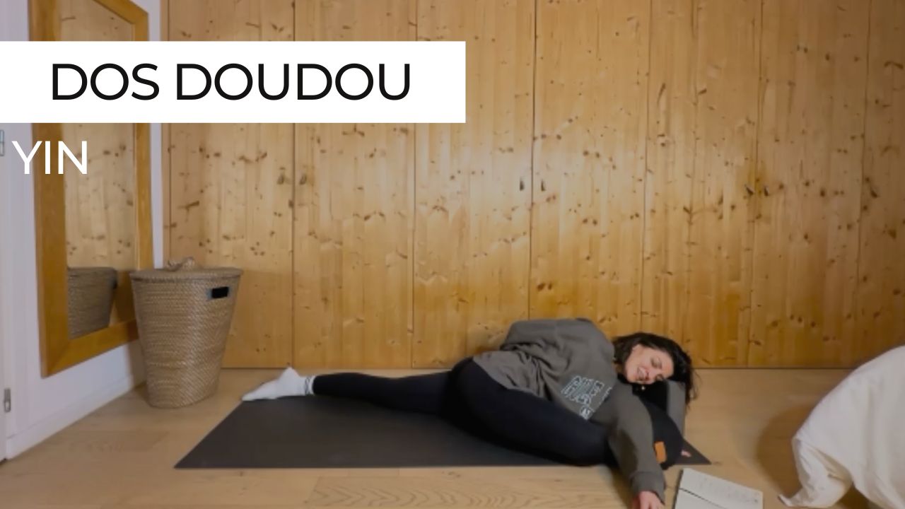 Séance de yin yoga douce pour le dos, postures au sol soutenues et respiration apaisante