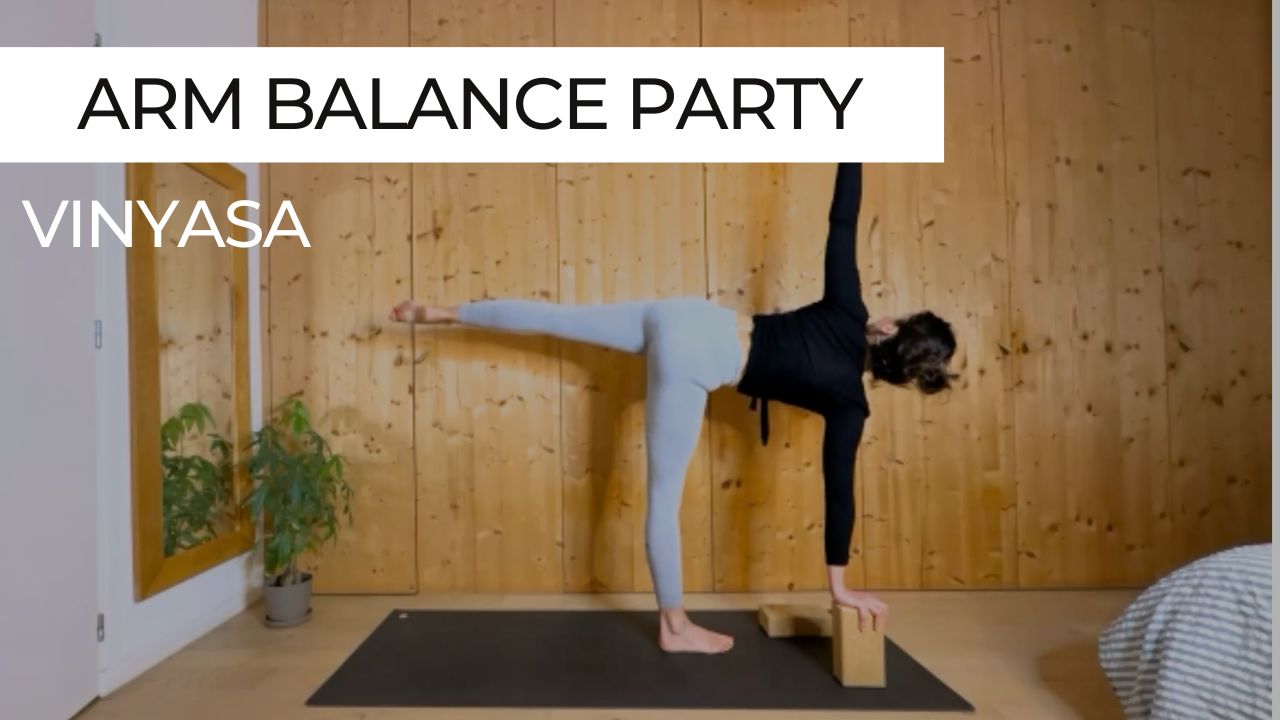 Vignette de séance de yoga vinyasa avec postures d'équilibre sur les mains