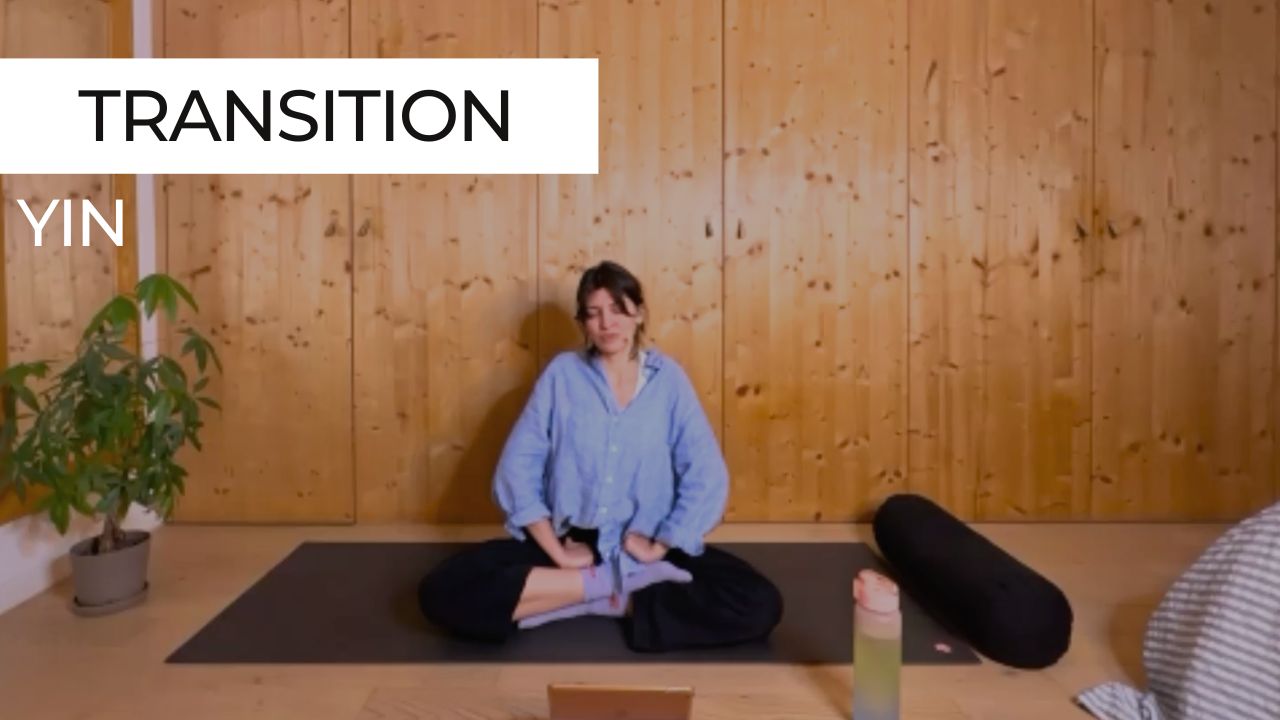 Marie en posture de yin yoga, vignette de la séance "Yin Transition"