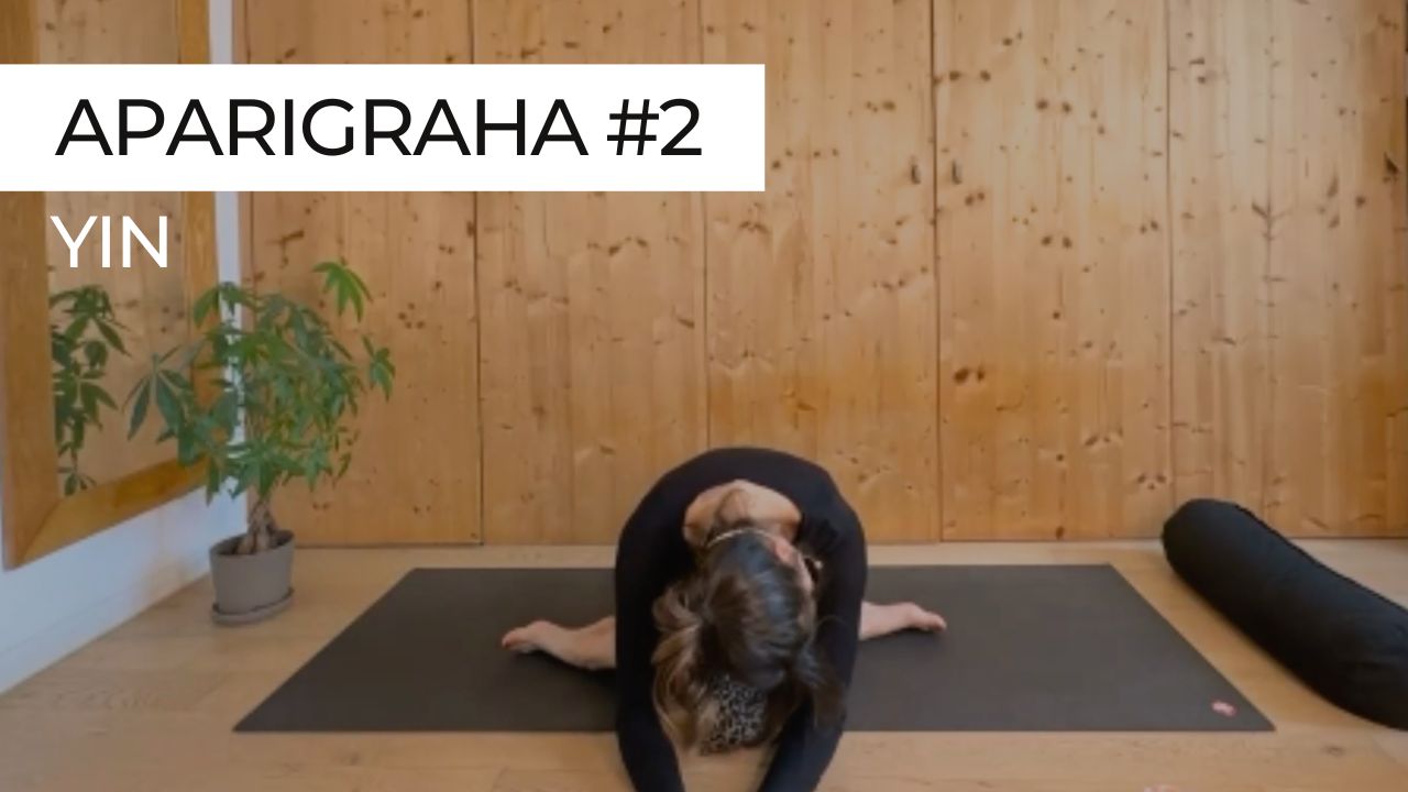 Marie en posture de yin yoga, vignette de la séance "Yin Yoga Aparigraha"