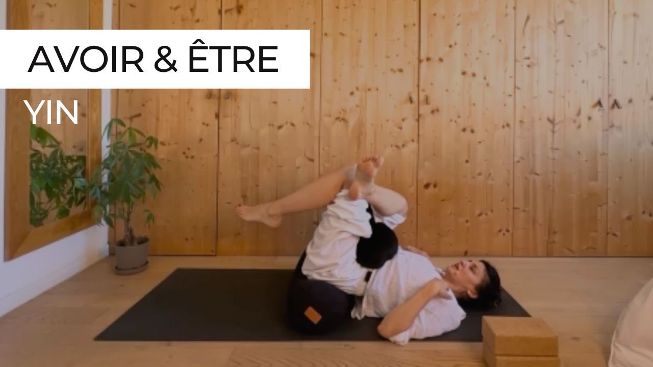 Marie en posture de yin yoga, vignette de la séance "Yin Avoir et Être"