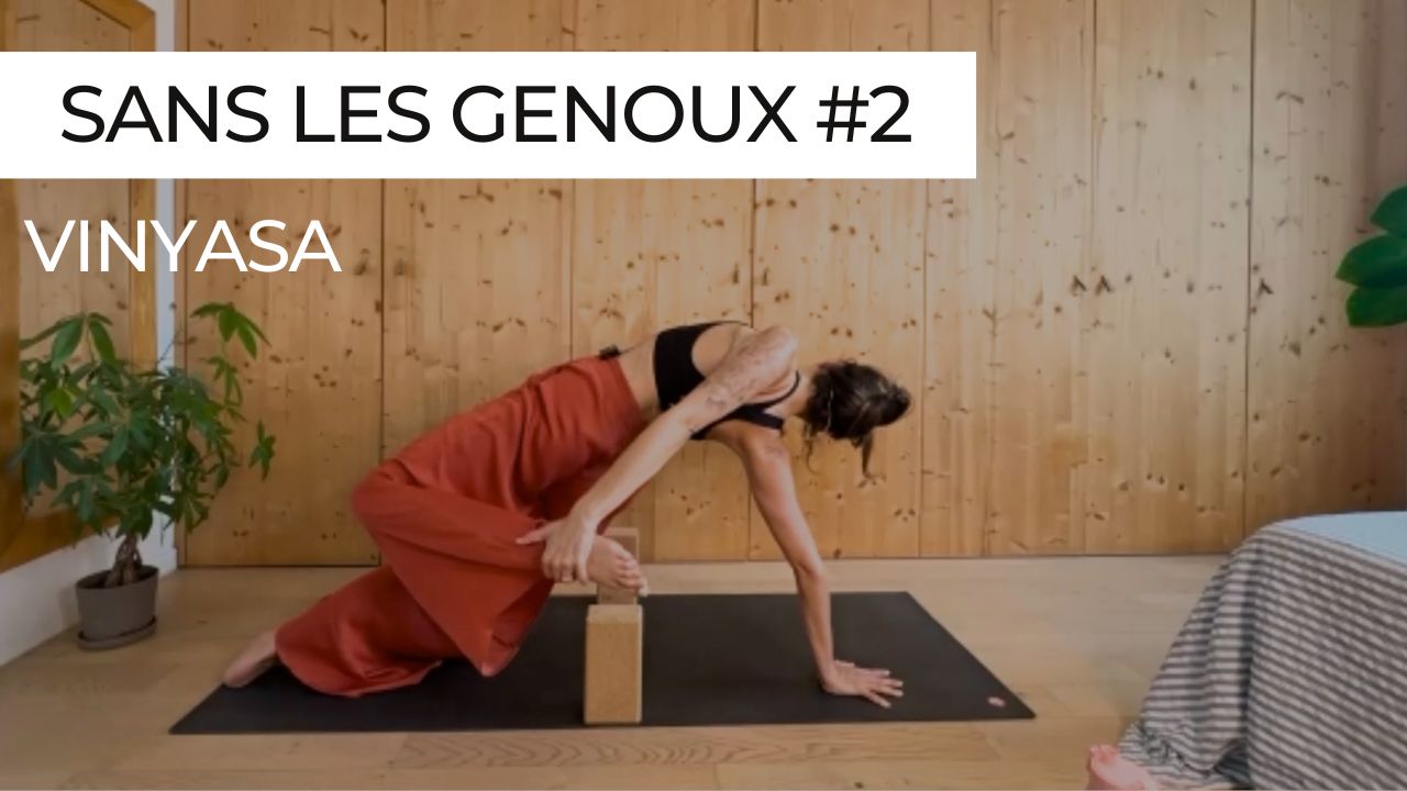 Marie en posture de yoga, vignette de la séance "Vinyasa Sans les Genoux"