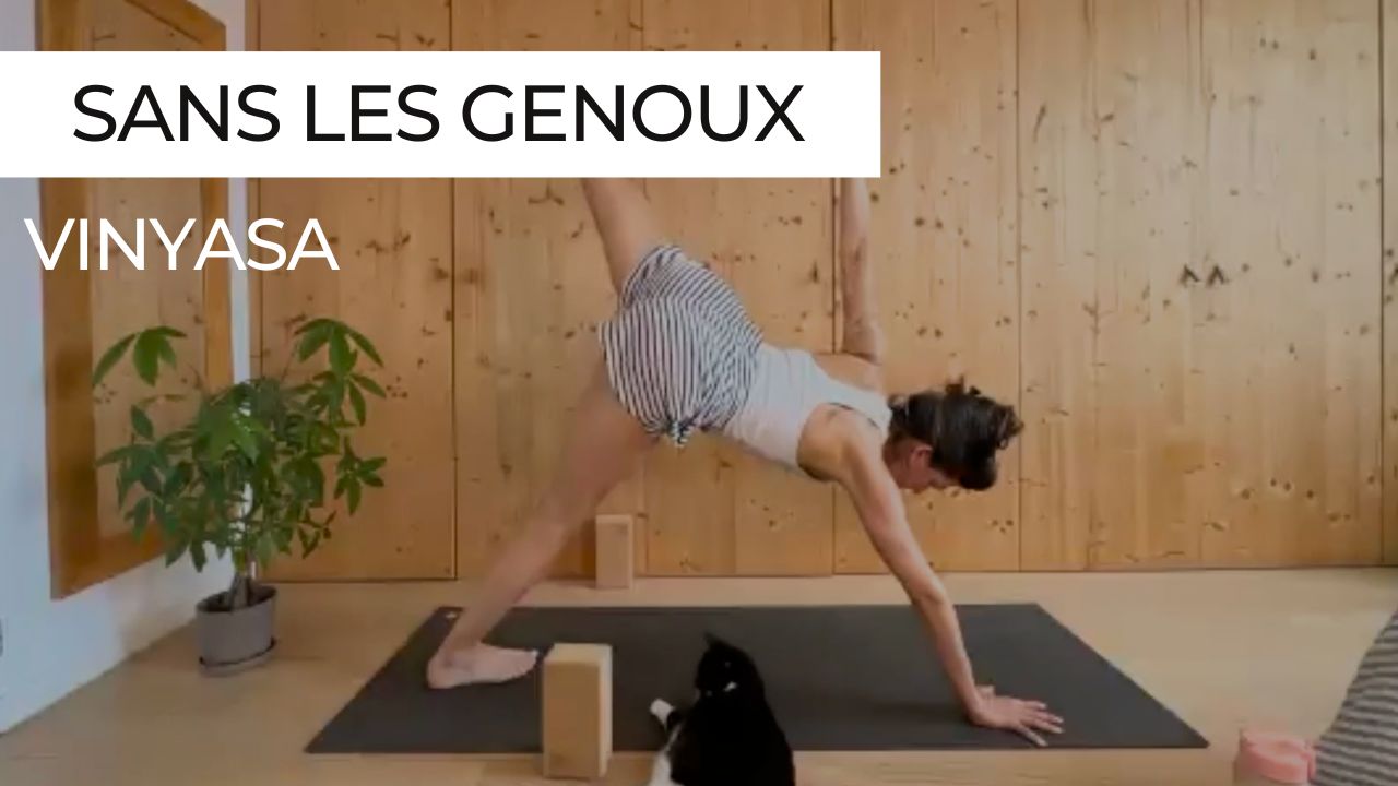 Marie en posture de yoga, vignette de la séance "Vinyasa Sans les Genoux"