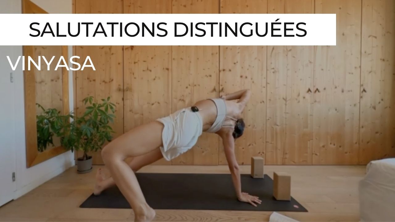 Marie en posture de yoga, vignette de la séance "Vinyasa Salutations Distinguées"