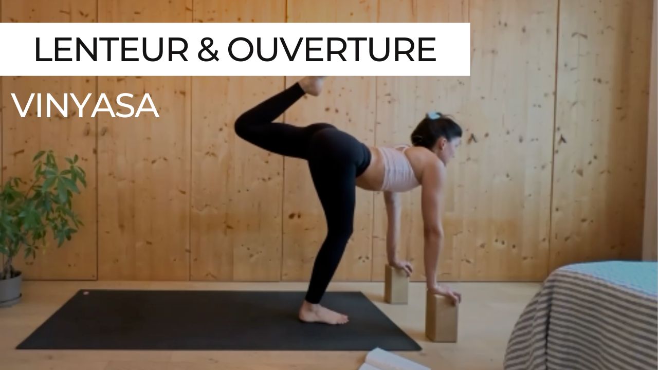 Marie en posture de yoga, vignette de la séance "Vinyasa Lenteur et Ouverture"