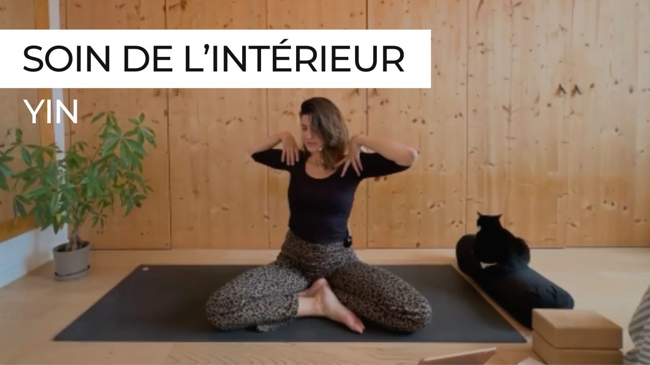 Marie en posture de yin yoga, vignette de la séance "Yin Soin de l'Intérieur"